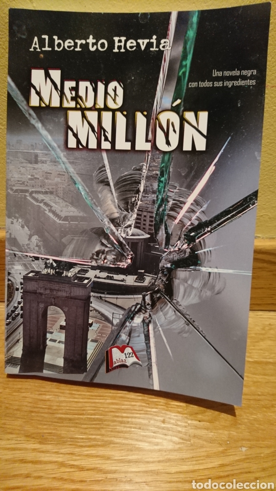Libros de segunda mano: Medio mill&oacute;n Alberto Hevia - Foto 1