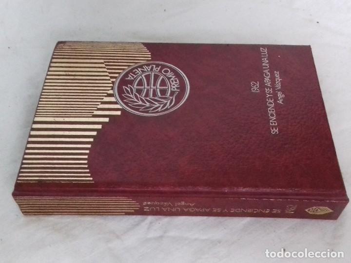 Livres d'occasion: SE ENCIENDE Y SE APAGA LA LUZ-ANGEL V&Aacute;ZQUEZ-EDITORIAL PLANETA