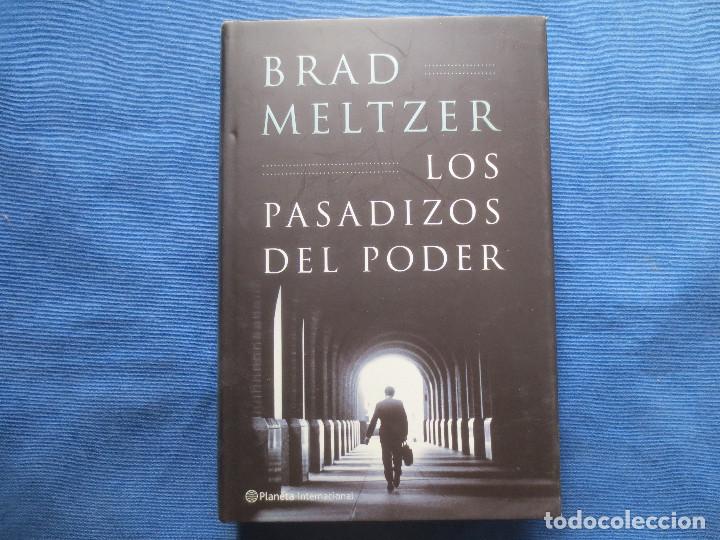 Libros de segunda mano: LOS PASADIZOS DEL PODER / BRAD MELTZER - Foto 1