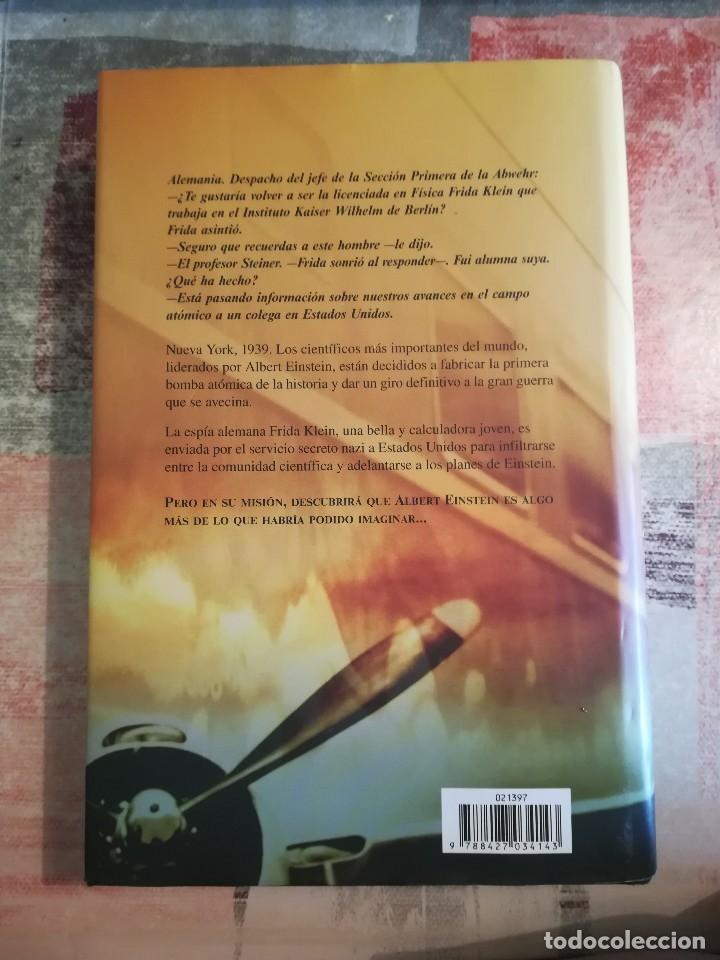 Libros de segunda mano: El factor Einstein - Andr&eacute;s P&eacute;rez Dom&iacute;nguez - 1&ordf; edici&oacute;n enero 2008 - Foto 2