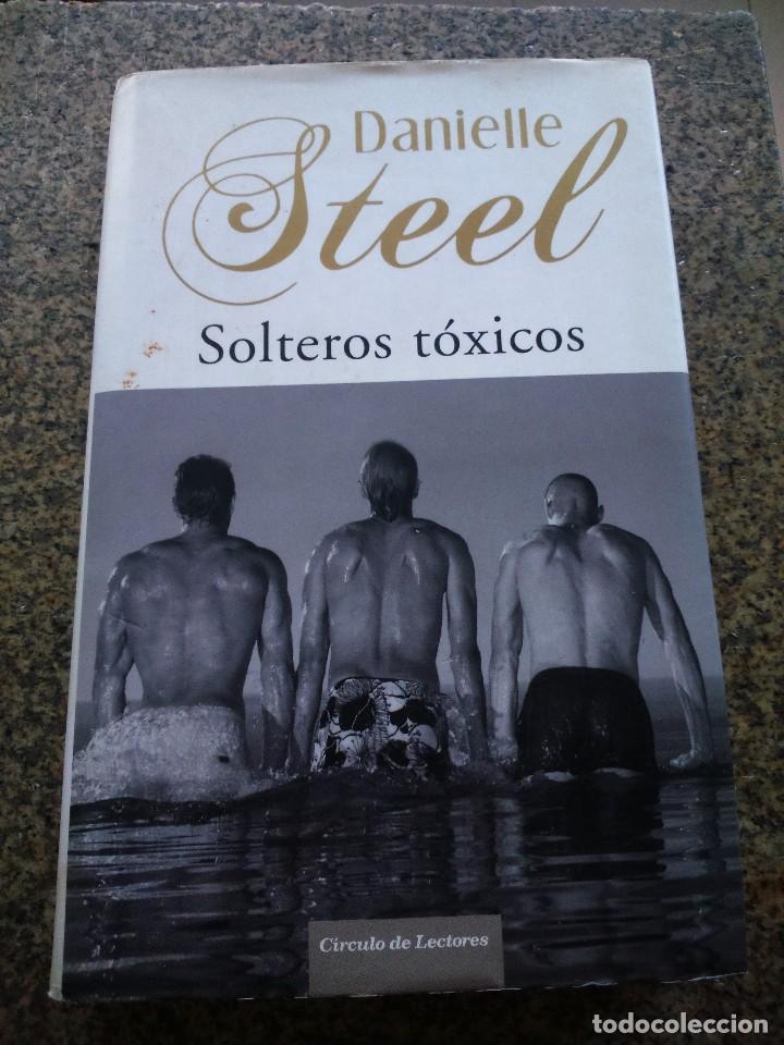 Libros de segunda mano: SOLTEROS TOXICOS -- DANIELLE STEEL -- CIRCULO 2007 -- - Foto 1