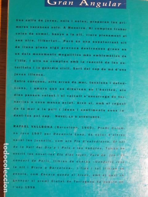 Libros de segunda mano: Estiu a Menorca. Rafael Vallbona, Gran Angular ed., 1999 - Foto 2