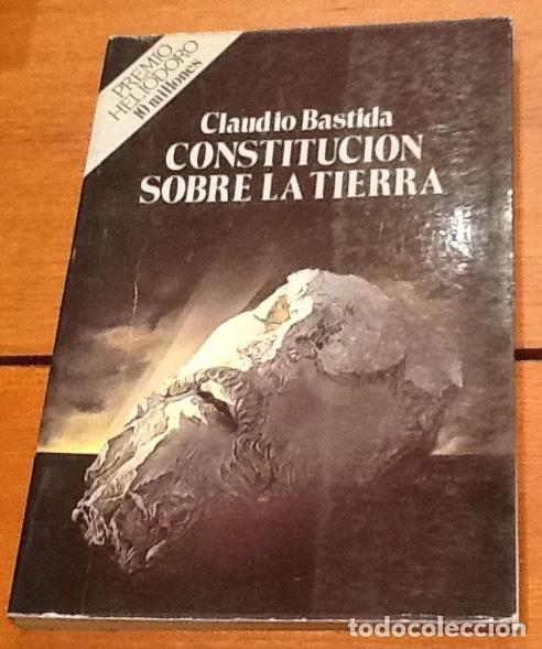 Libros de segunda mano: Constituci&oacute;n sobre la tierra. Claudio Bastida - Foto 1