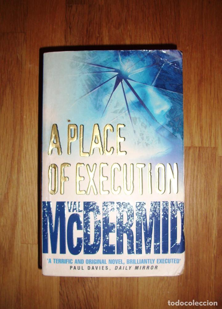 Libros de segunda mano: McDERMID, Val. A place of execution - Foto 1