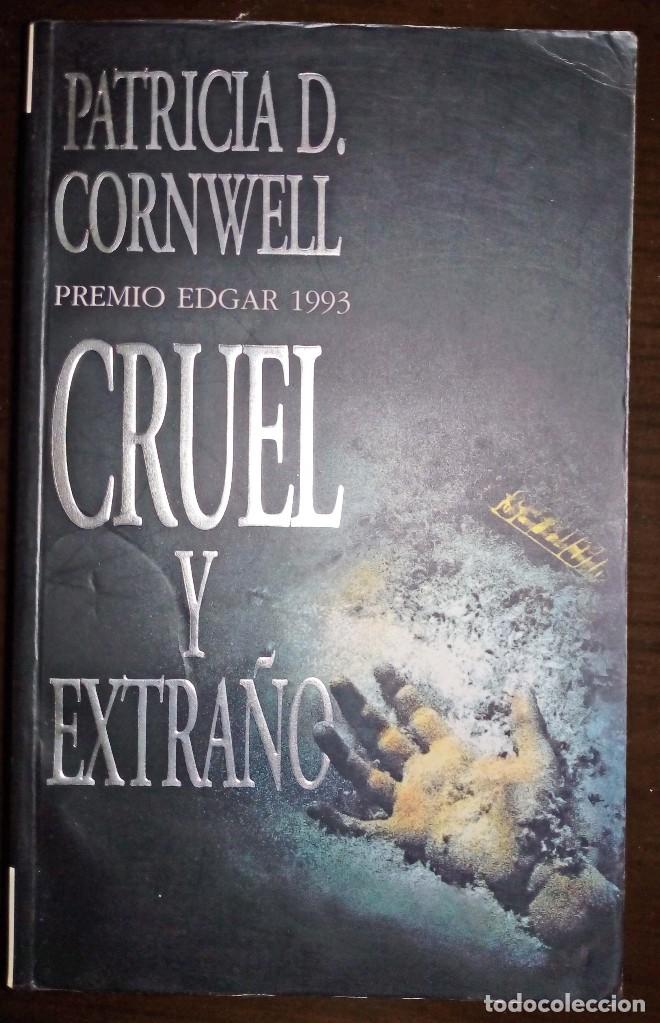 Libros de segunda mano: Cruel y Extra&ntilde;o - Patricia D Cornwell - Foto 1