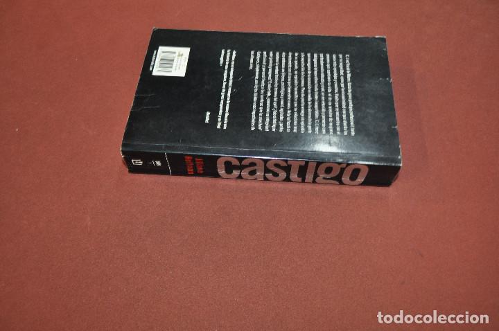 Libros de segunda mano: castigo - lilliane hoffman - debolsillo - Foto 2