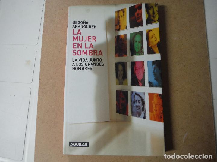 Libros de segunda mano: LA MUJER EN LA SOMBRA - Foto 1