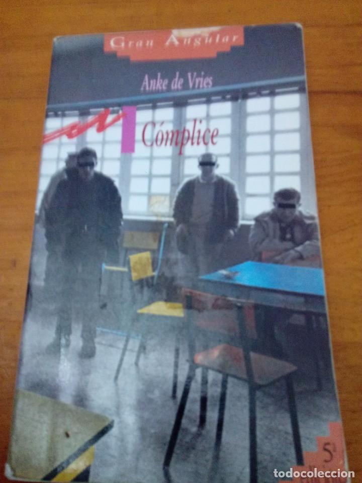 Libros de segunda mano: C&Oacute;MPLICE. ANKE DE VRIES. EST5B4 - Foto 1