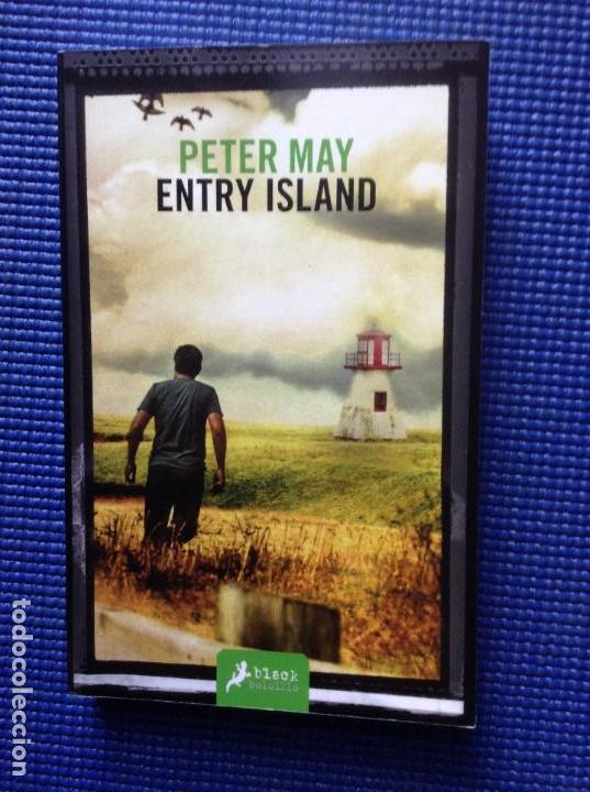 Libros de segunda mano: ENTRY ISLAND PETER MAY - Foto 1