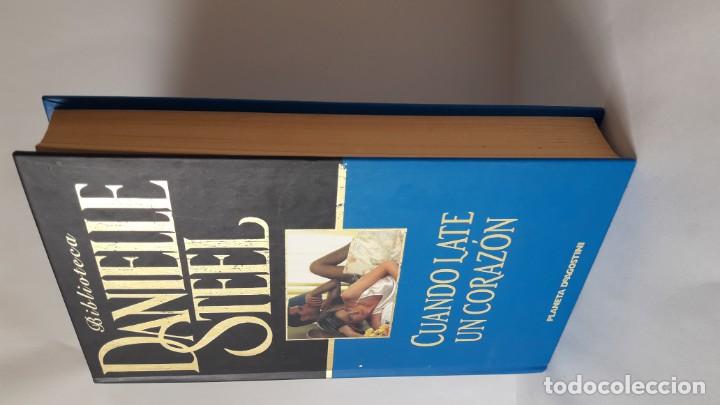 Libros de segunda mano: CUANDO LATE EL CORAZ&Oacute;N. (Danielle Steel) - Foto 2