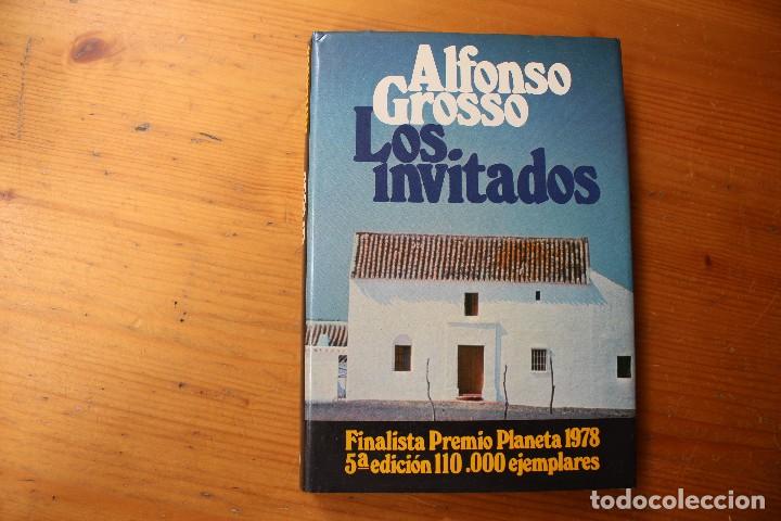 Libros de segunda mano: LOS INVITADOS ALFONSO CROSSO - Foto 1