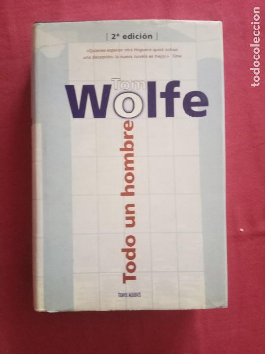 Libros de segunda mano: TODO UN HOMBRE. TOM WOLFE. - Foto 1