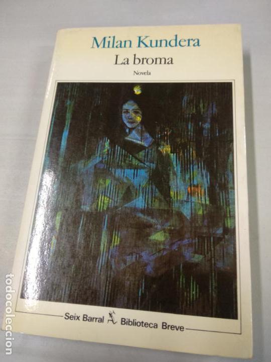 Libros de segunda mano: MILAN KUNDERA. LA BROMA. SEIX BARRAL - Foto 1