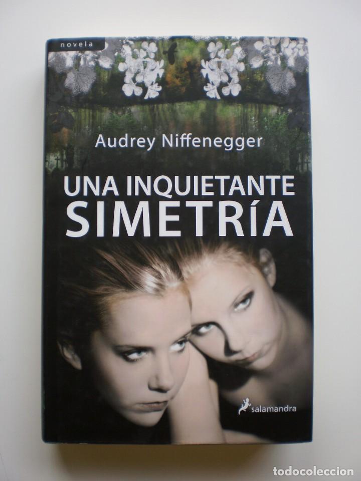 Libros de segunda mano: UNA INQUIETANTE SIMETRIA - Foto 1