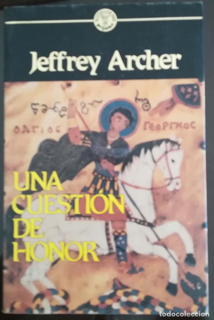 Libros de segunda mano: Una cuesti&oacute;n de honor - Jeffrey Archer - Foto 1