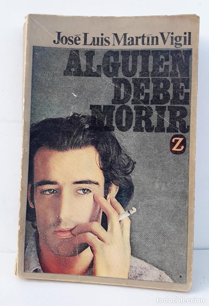 Libros de segunda mano: ALGUIEN DEBE MORIR - Foto 1