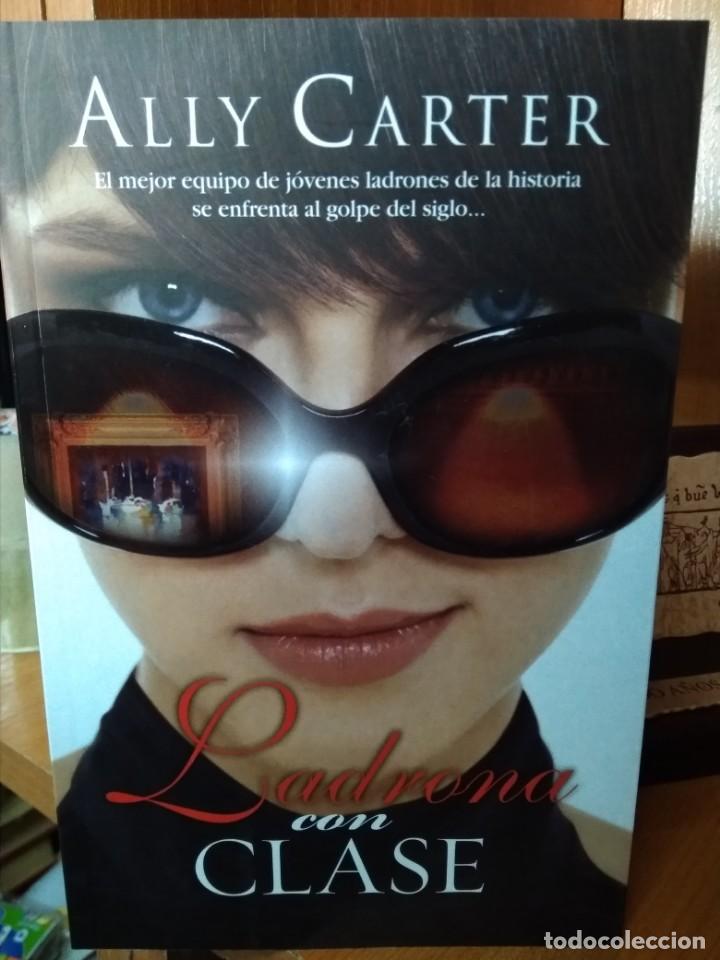 Libros de segunda mano: Ladrona con Clase. Ally Carter - Foto 1