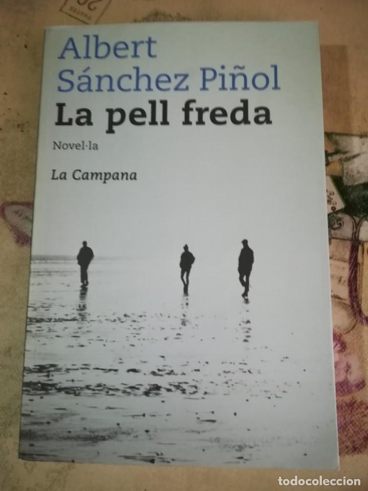 Libros de segunda mano: La pell freda - Albert S&aacute;nchez Pi&ntilde;ol - en catal&agrave; - Foto 1