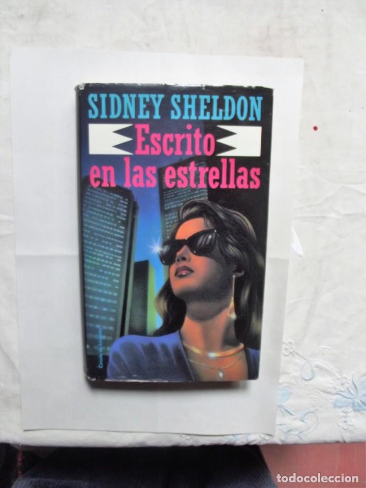 Libros de segunda mano: ESCRITO EN LAS ESTRELLAS POR SIDNEY SHELDON - Foto 1