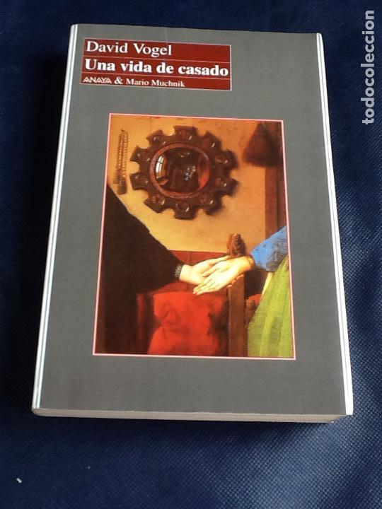 Libros de segunda mano: UNA VIDA DE CASADO. DAVID VOGEL - Foto 1