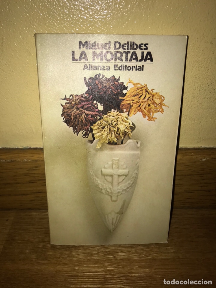 Libros de segunda mano: Miguel delibes la mortaja - Foto 1