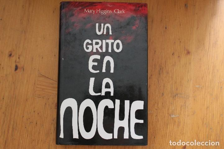 Libros de segunda mano: UN GRITO EN LA NOCHE - Foto 1