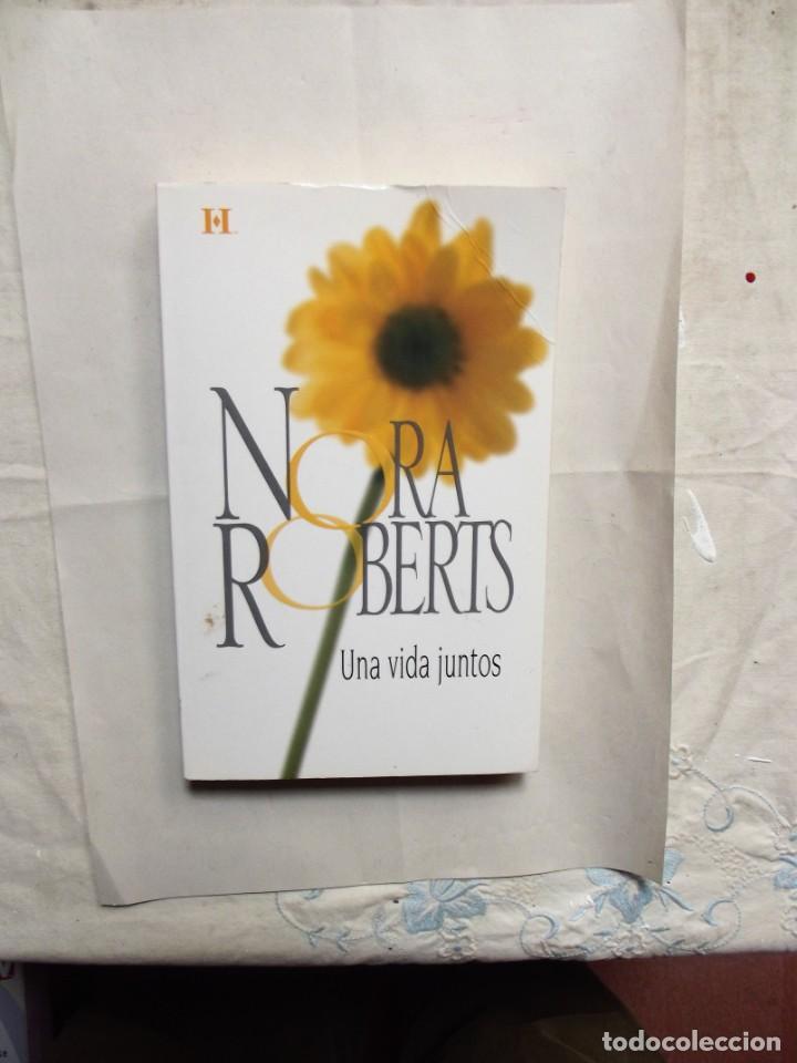 Libros de segunda mano: UNA VIDA JUNTOS DE NORA ROBERTS - Foto 1