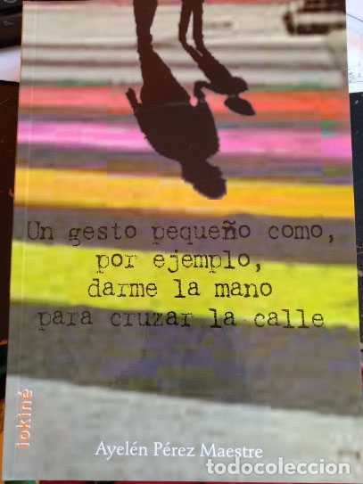 Livres d'occasion: UN GESTO PEQUE&Ntilde;O COMO, POR EJEMPLO, DARME LA MANO PARA CRUZAR LA CALLE. - PEREZ MAESTRE, Ayelen.