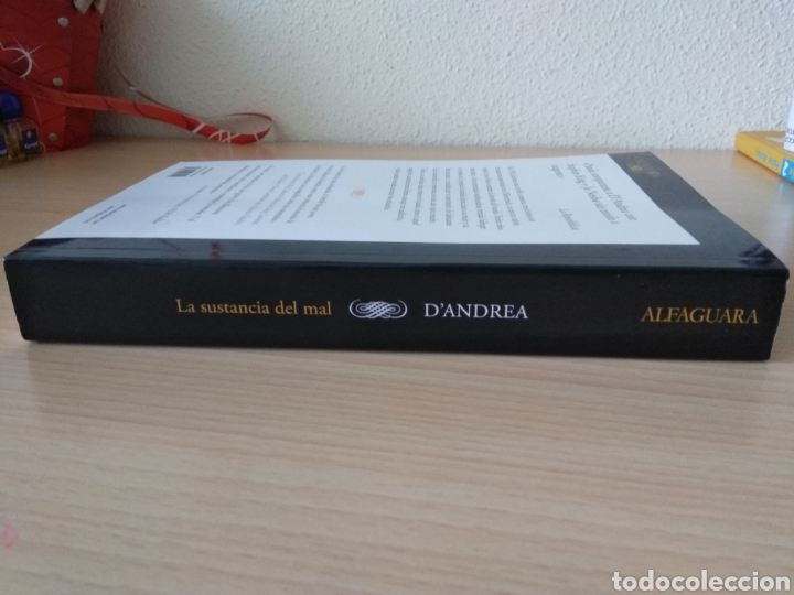 Libros de segunda mano: La sustancia del mal. Luca DAndrea - Foto 2