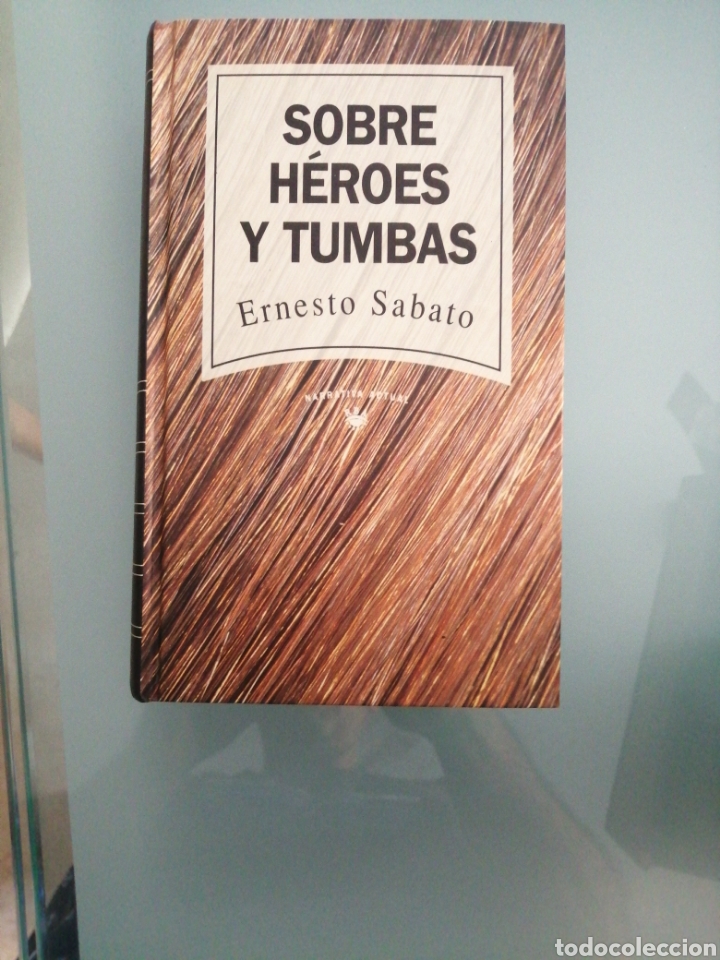 Libros de segunda mano: Sobre heroes y tumbas - Foto 1