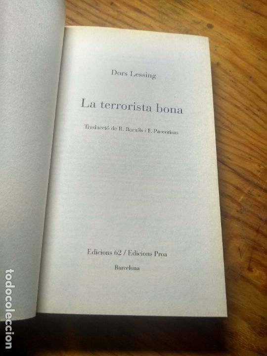 Libros de segunda mano: La terrorista bona - Doris Lessing - Foto 2