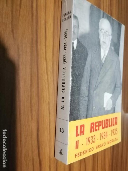 Livres d'occasion: LA REPUBLICA II. 1933-1934-1935. FEDERICO BRAVO MORATA. R&Uacute;STICA. BUEN ESTADO caj. 143