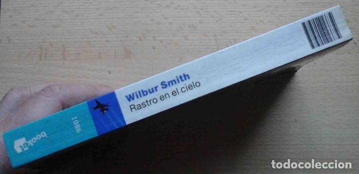 Libros de segunda mano: Rastro en el Cielo (Wilbur Smith) Emec&eacute; 2003 - Foto 3