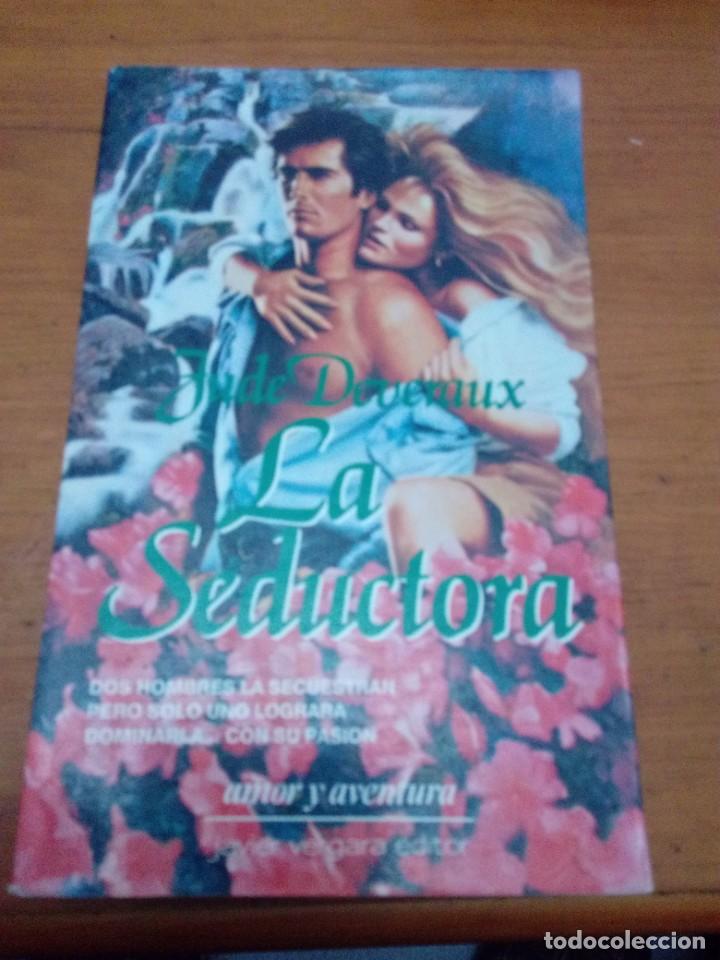 Libros de segunda mano: LA SEDUCTORA. JUDE DEVERAUX. EST9B3 - Foto 1