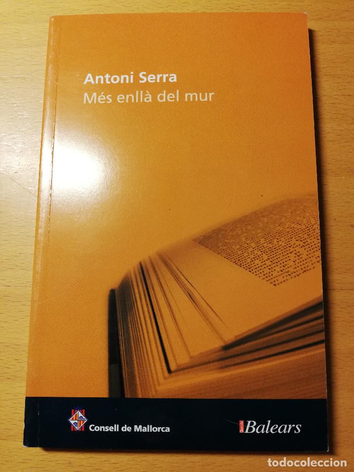 Libros de segunda mano: M&Eacute;S ENLL&Agrave; DEL MUR (ANTONI SERRA) - Foto 1