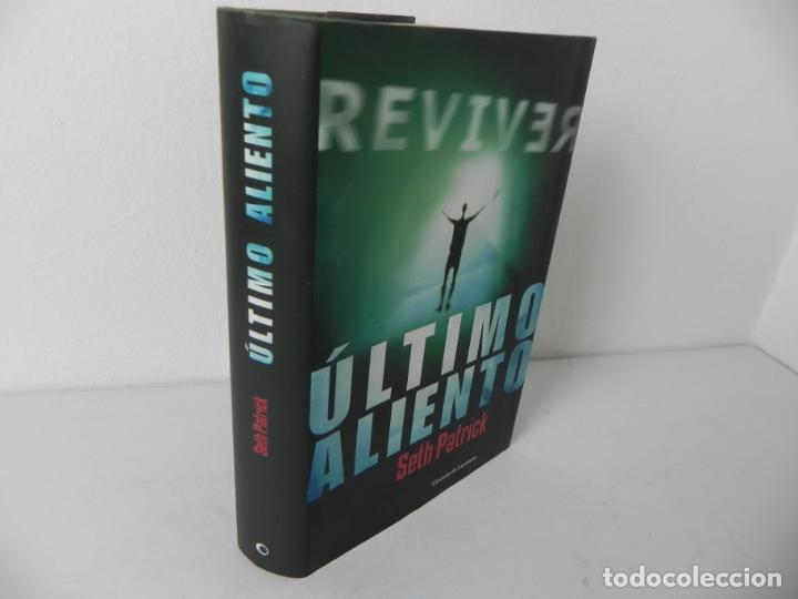 Libros de segunda mano: &Uacute;LTIMO ALIENTO (SETH PATRICK) CIRCULO DE LECTORES-2013 - Foto 2