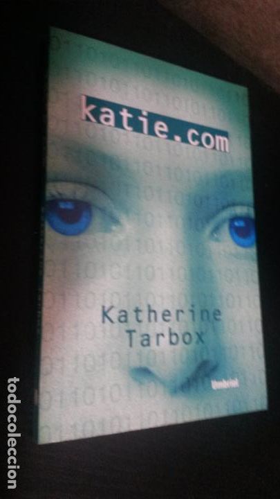 Libros de segunda mano: KATIE.COM. KATHERINE TARBOX. UMBRIEL 2001. - Foto 1