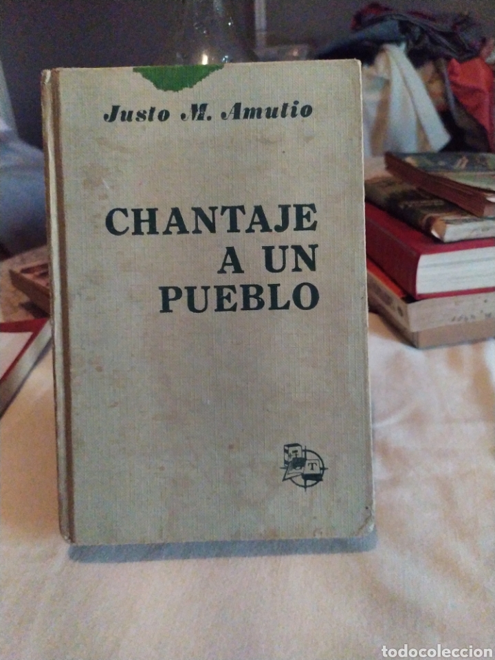 Libros de segunda mano: Chantaje a un pueblo - Foto 1