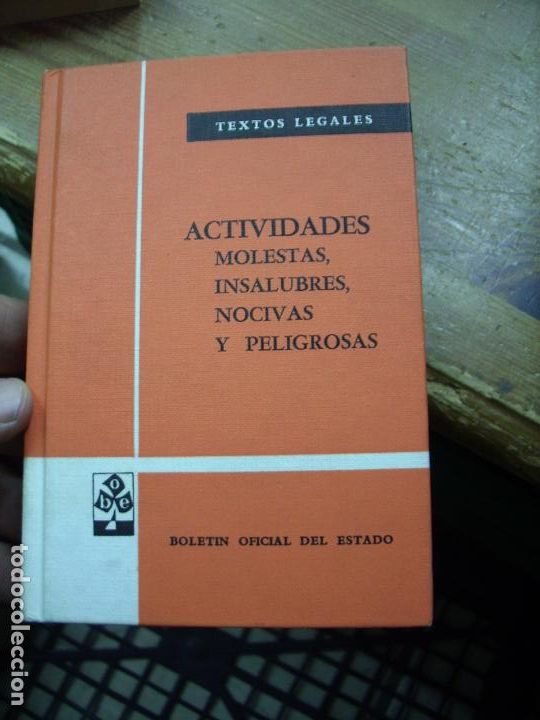 Libri di seconda mano: Actividades molestas, insalubres, nocivas y peligrosas. L.3116-545