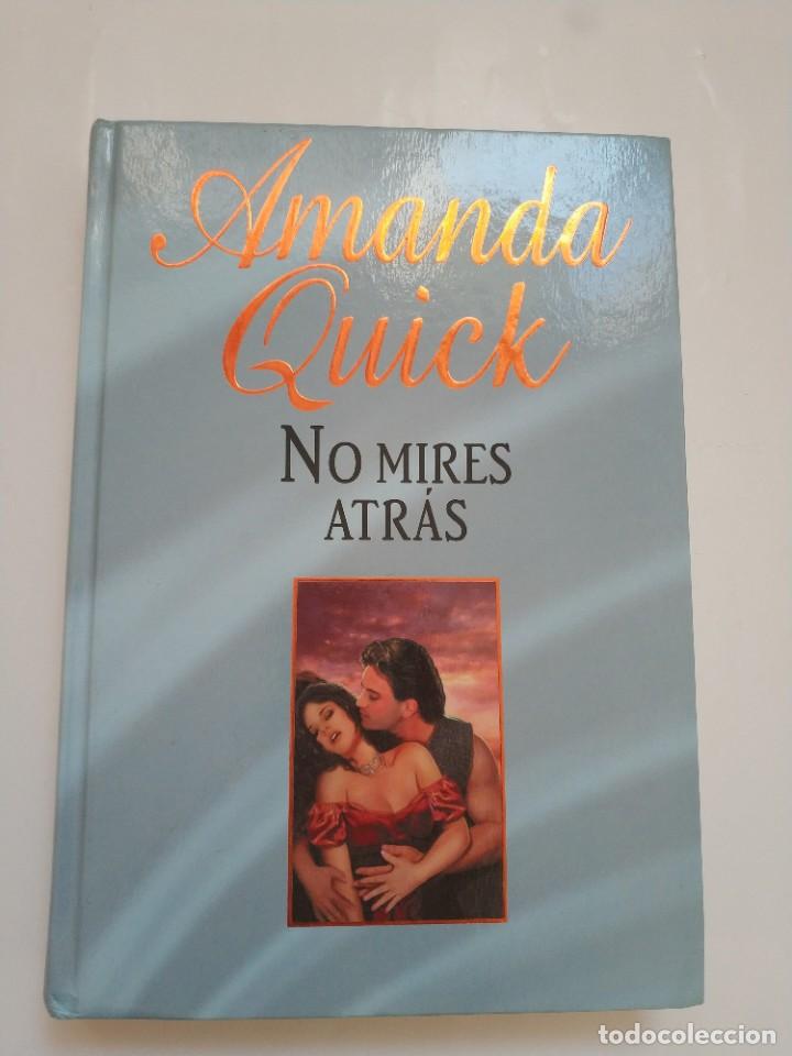 Libros de segunda mano: NO MIRES ATRAS.- AMANDA QUICK - Foto 1