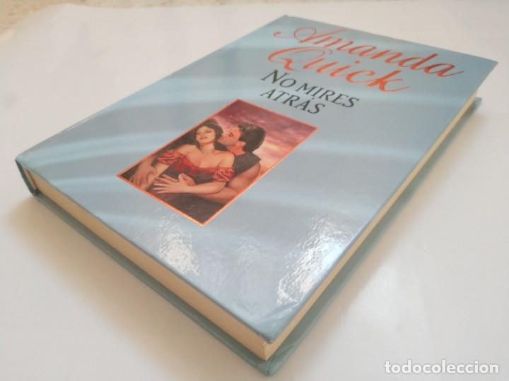 Libros de segunda mano: NO MIRES ATRAS.- AMANDA QUICK - Foto 2