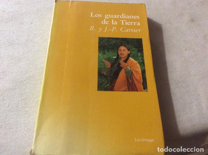 Gebrauchte B&uuml;cher: R. y J.P. Cartier - Los guardianes de la Tierra: Reportaje sobre la aldea de la paz
