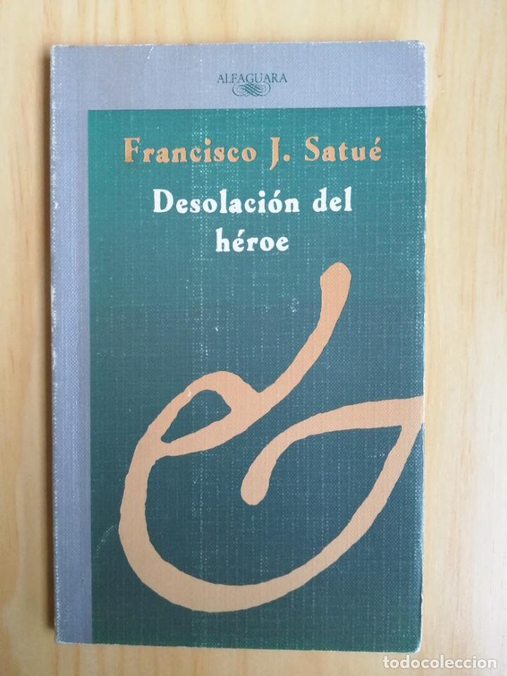 Libros de segunda mano: Desolaci&oacute;n del H&eacute;roe. Francisco J. Satu&eacute; - Foto 1
