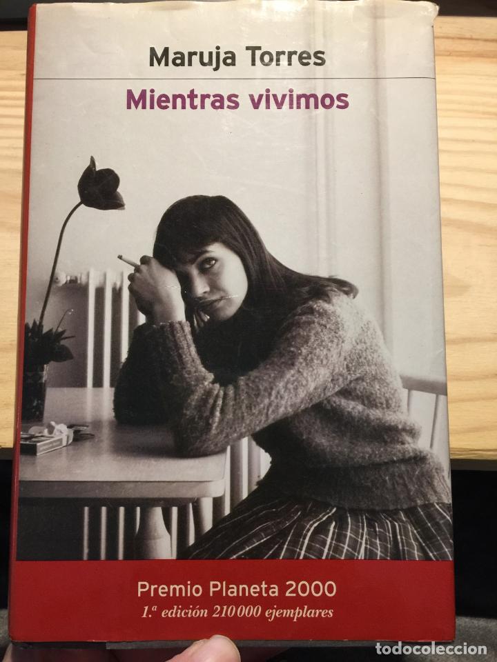Libros de segunda mano: Mientras vivimos - Maruja Torres - Foto 1