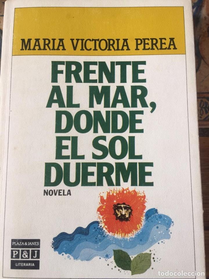 Livros em segunda m&atilde;o: Frente al mar, donde el sol duerme - Maria Victoria Perea