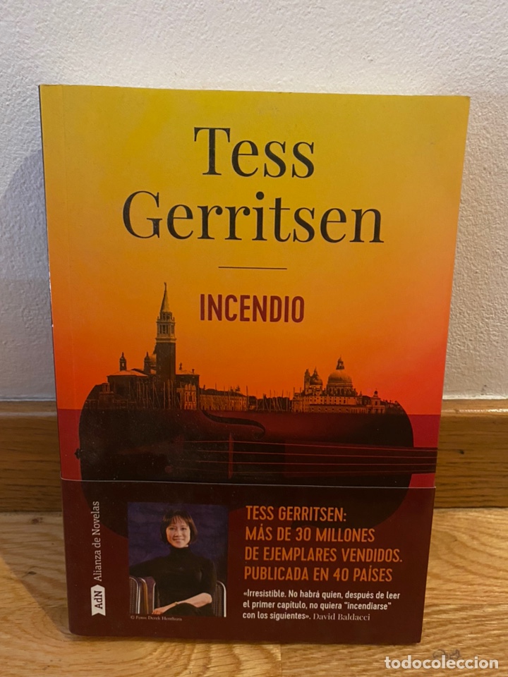 Libros de segunda mano: Tess Gerritsen Incendio - Foto 1