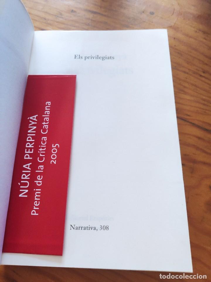 Libros de segunda mano: Els privilegiats. N&uacute;ria Perpiny&agrave;. - Foto 2