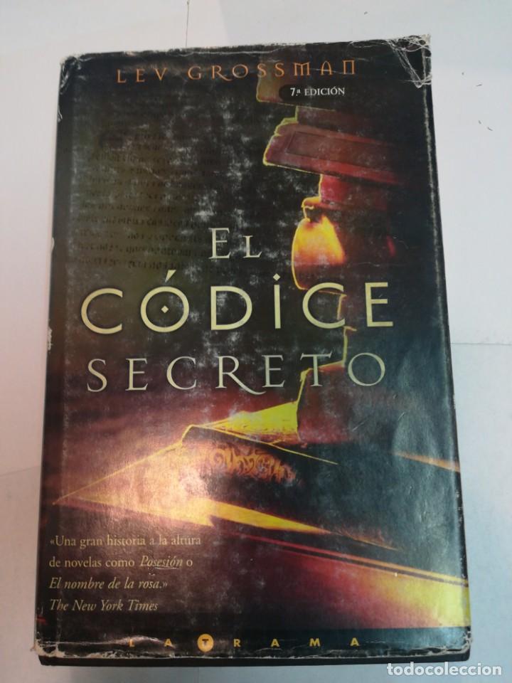 Libros de segunda mano: LEV GROSSMAN El c&oacute;digo secreto S42AT - Foto 1