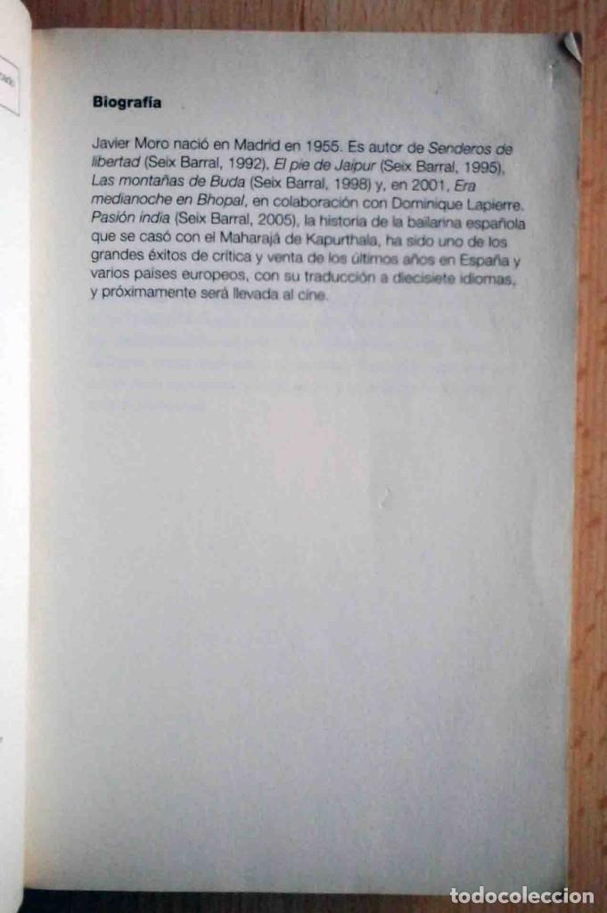 Libros de segunda mano: El Sari Rojo (Javier Moro) 2008 - Foto 4