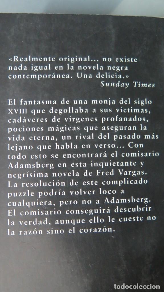 Libros de segunda mano: LA TERCERA VIRGEN. FRED VARGAS - Foto 2